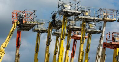 Czy można wynająć podnośnik koszowy bez uprawnień UDT?